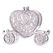 Elegant Heart-Shaped Carriage Gift Box