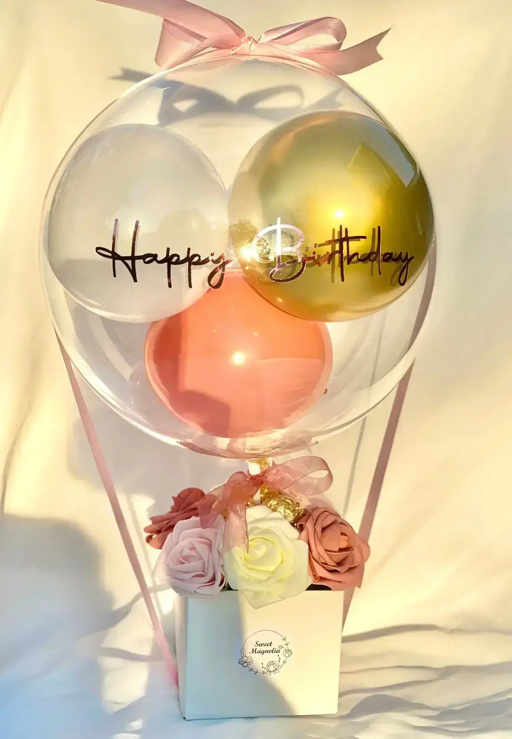Bobo Balloon Gift Basket – Transparent Balloon Arrangement with Flowers & Ribbons